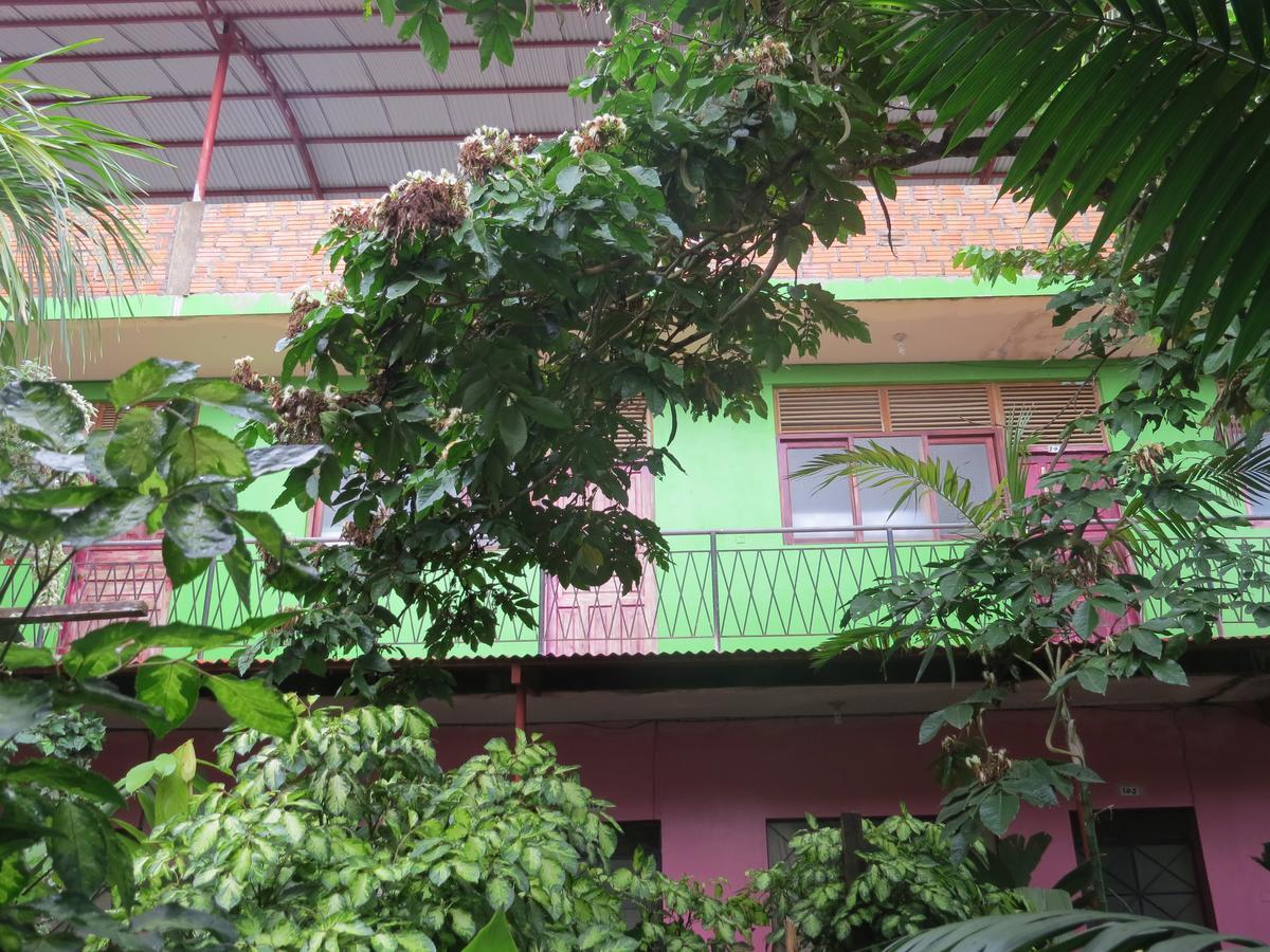 Tambopata Hostel Bambu Puerto Maldonado Bagian luar foto