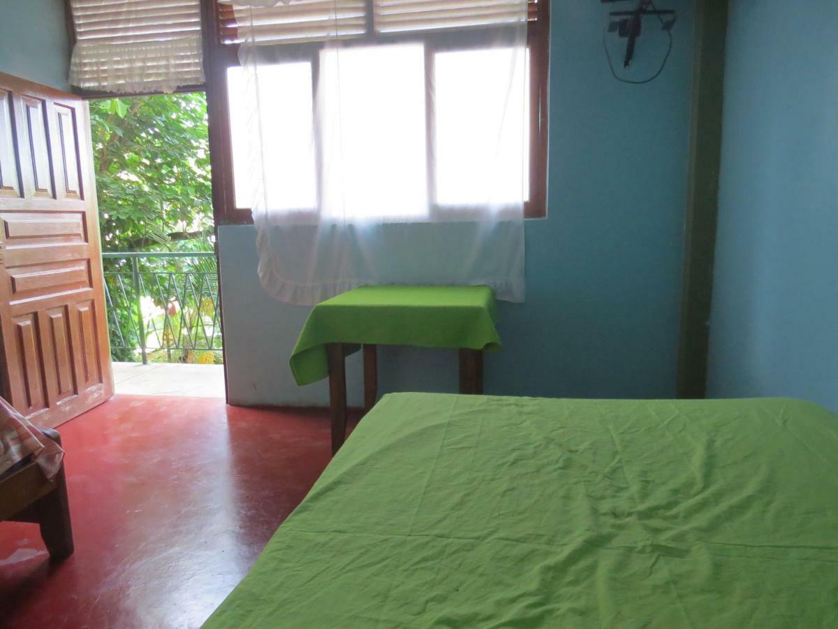 Tambopata Hostel Bambu Puerto Maldonado Bagian luar foto