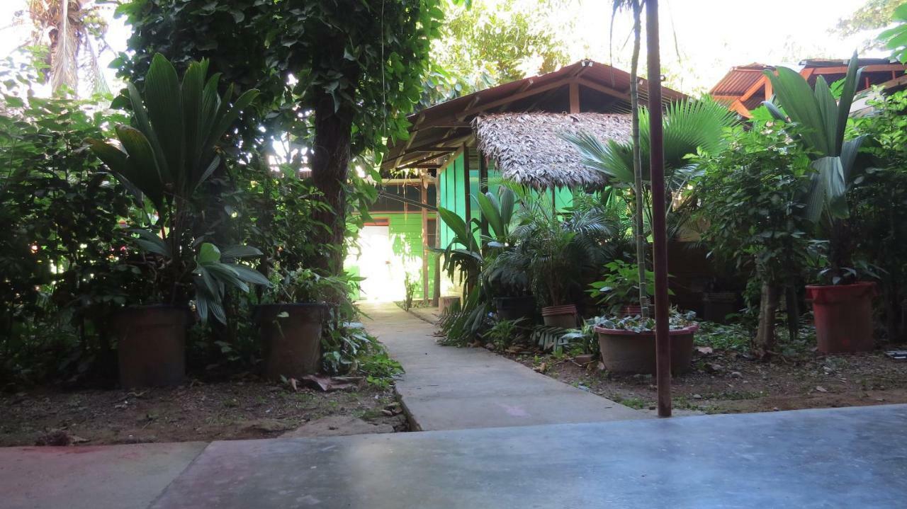 Tambopata Hostel Bambu Puerto Maldonado Bagian luar foto